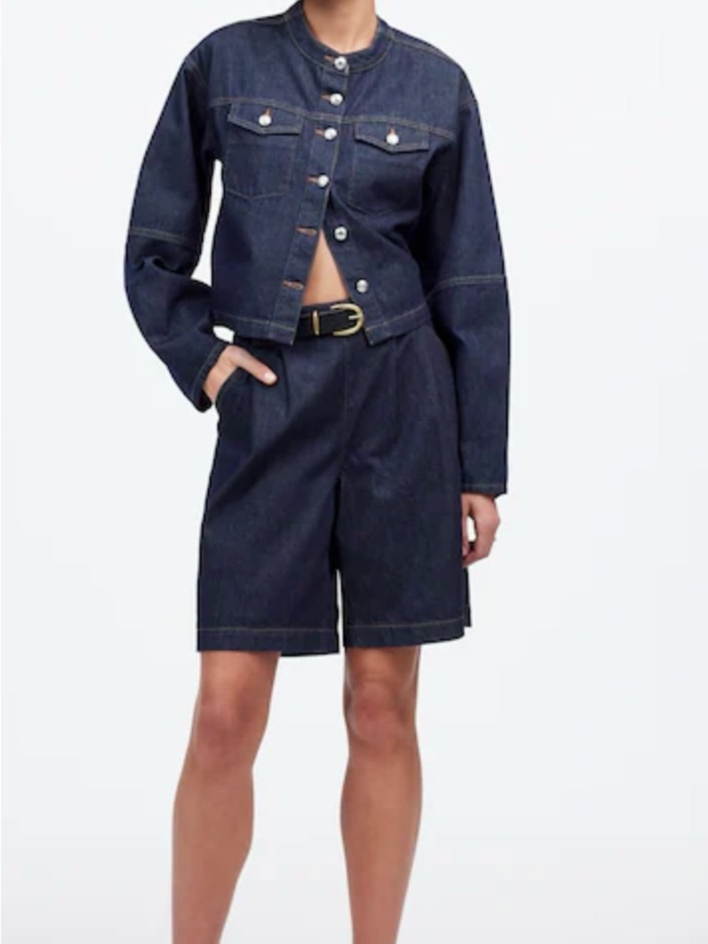 Madewell pleated denim trouser short. Size 26.